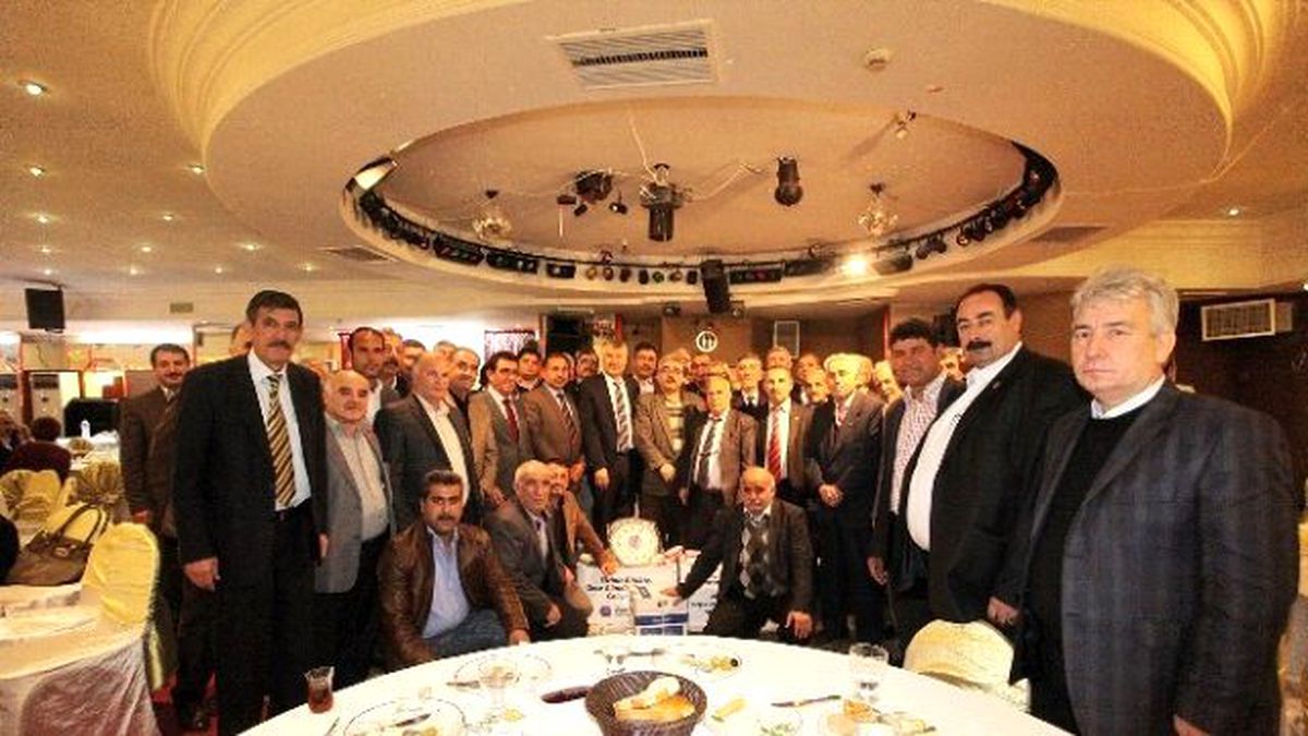 Seyhanlı Muhtarlara Kırtasiye Yardımı