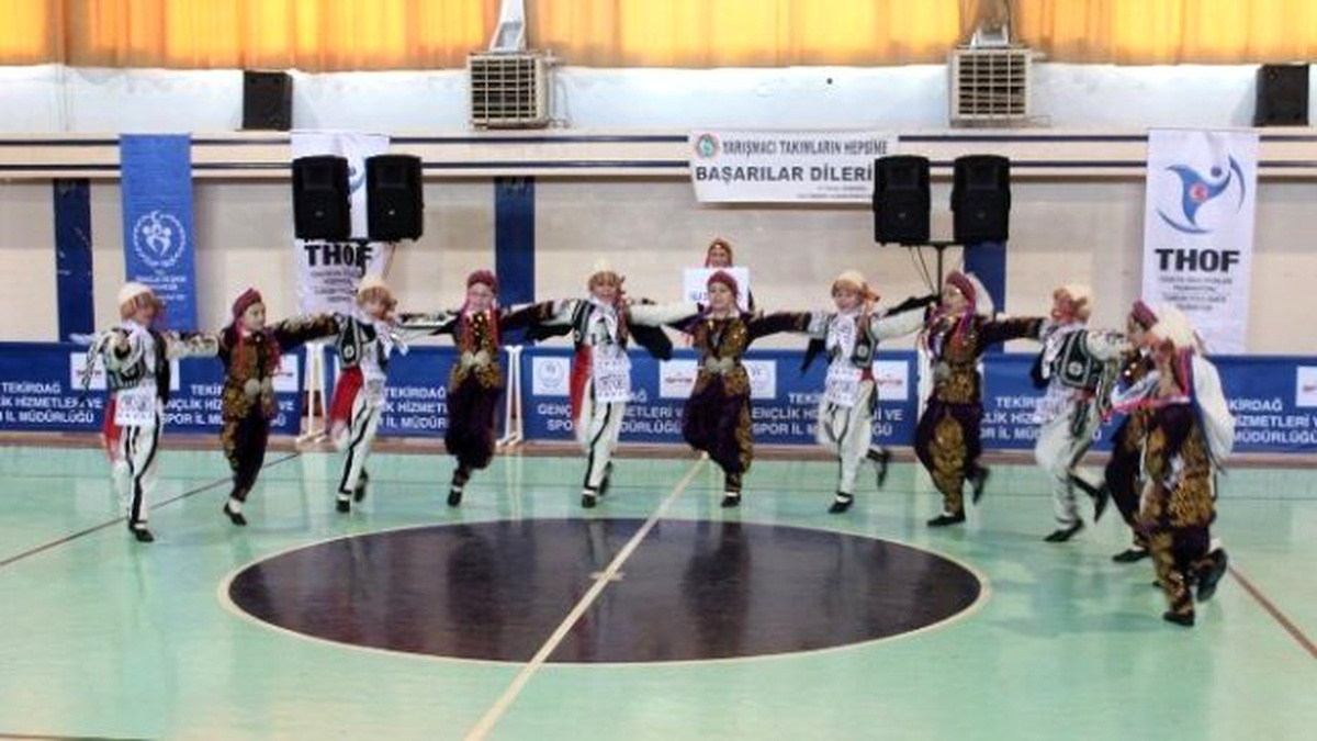Tekirdağ\'da Halk Oyunları Yarışması Yapıldı