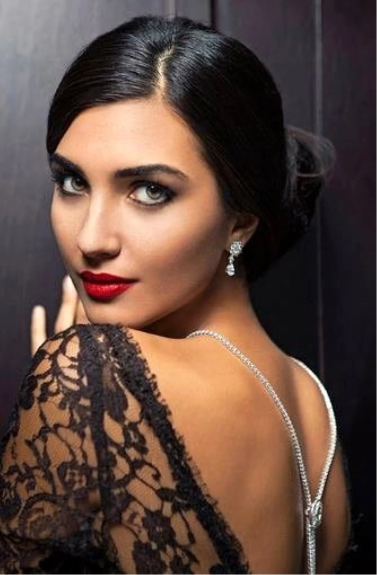 Tuba Büyüküstün Güzellik Sırrını Verdi