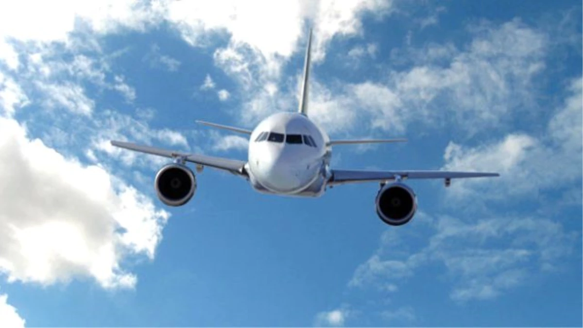 Uçakta 16 Yaşındaki Genci Zorla Öpen Kadına Para Cezası