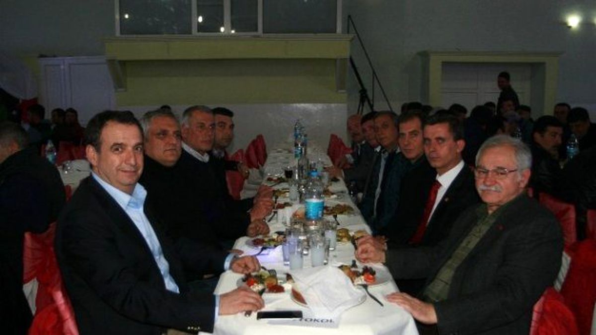Altınova\'da 22. Geleneksel Deve Güreşleri Yapıldı