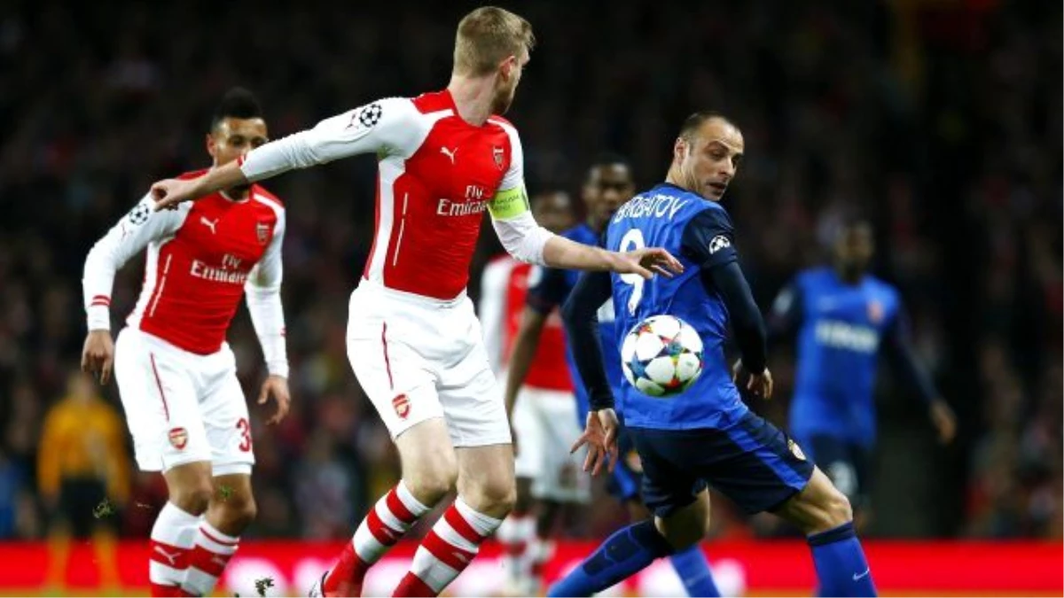 Arsenal\'de Fatura Mertesacker\'e Çıktı