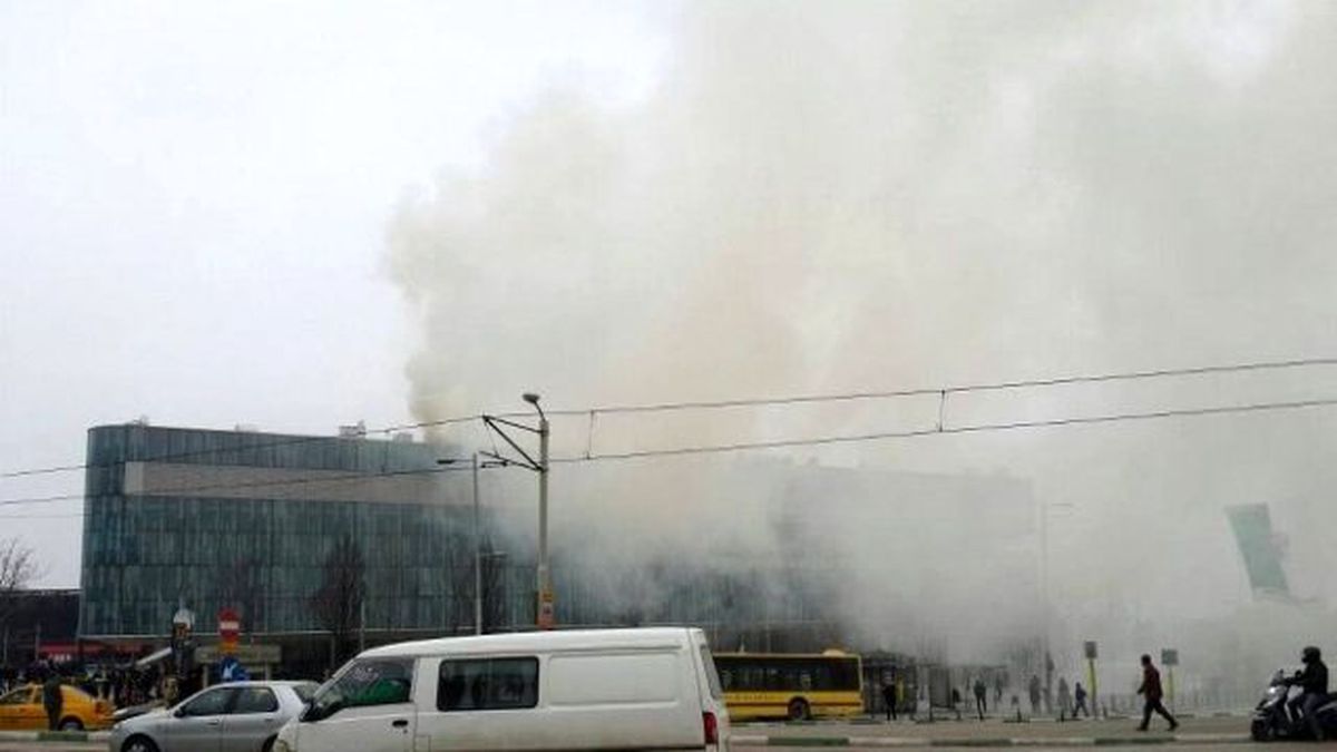 Avm\'de Yoğun Duman Paniği