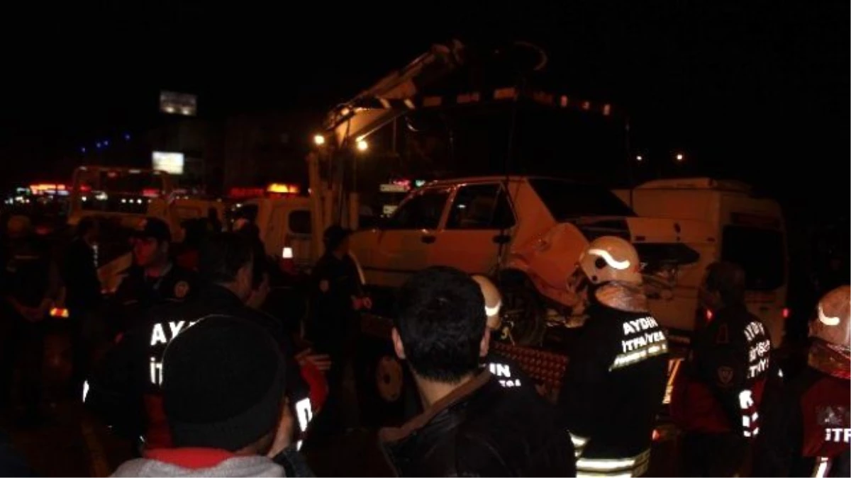 Aydın\'da Zincirleme Trafik Kazası, Kaza Yapan Araçlara Bakarken Bile Kaza Yaptılar