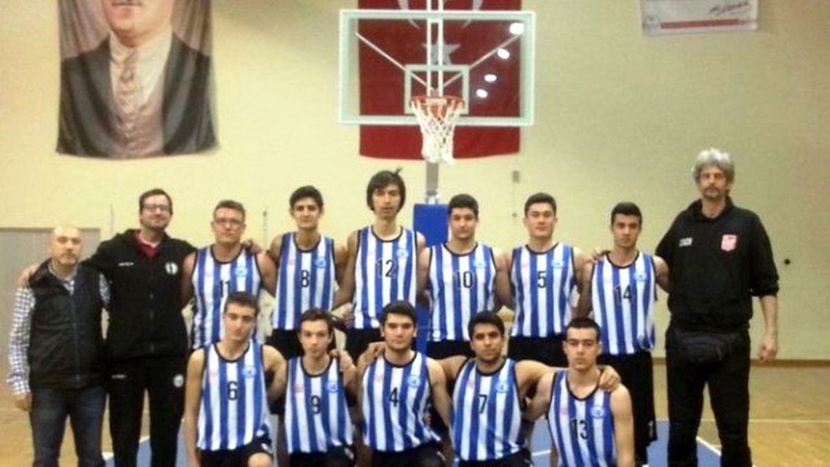 Ayvalıkgücü Basketbolda Dolu Dizgin