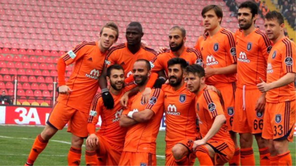Başakşehirspor, Akhisar Belediyespor\'u 2-0 Yendi
