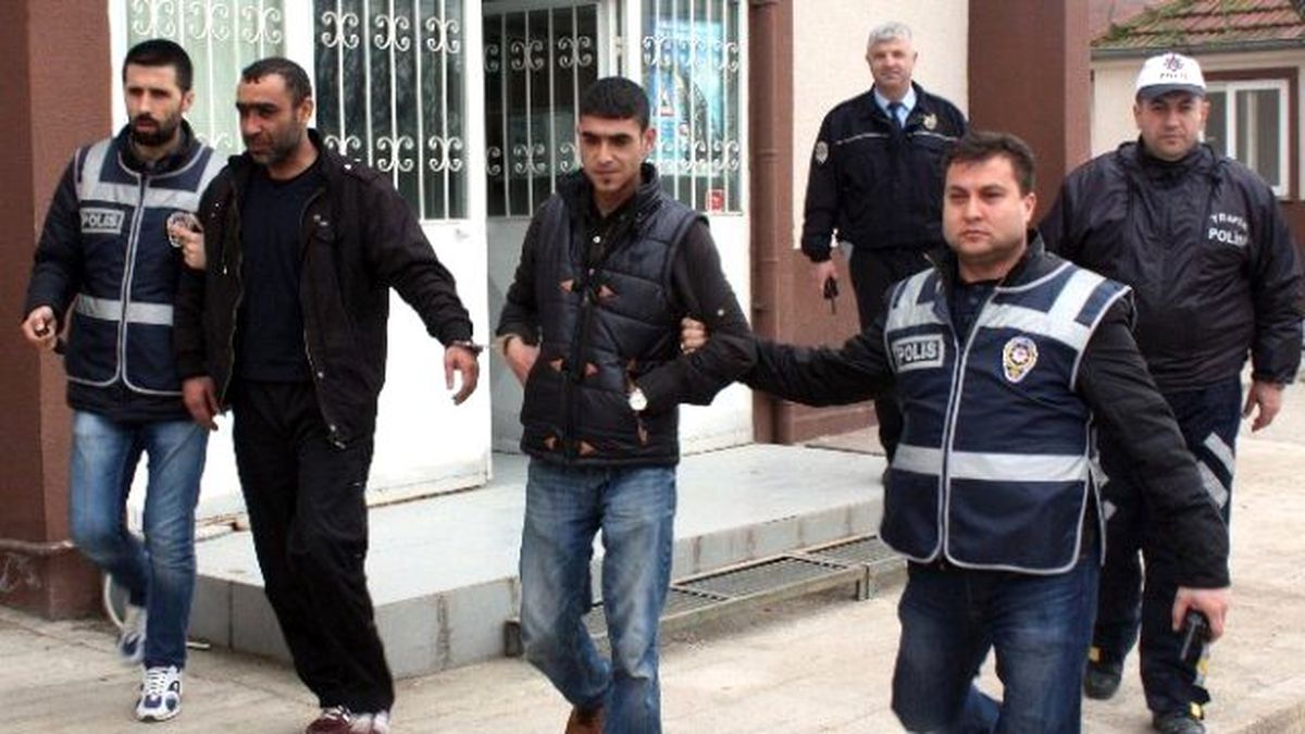 Bursa\'da Uyuşturucu Satıcılarına Suçüstü