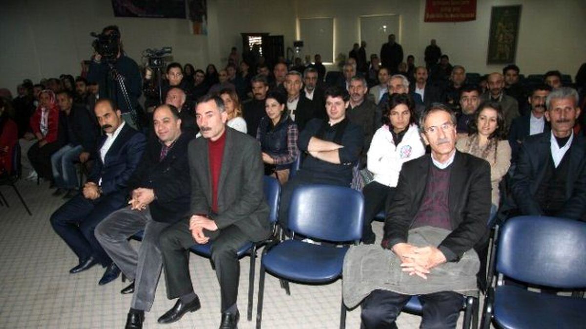 Dbp Siyaset Akademisinden Mezun Olanlara Sertifikaları Verildi