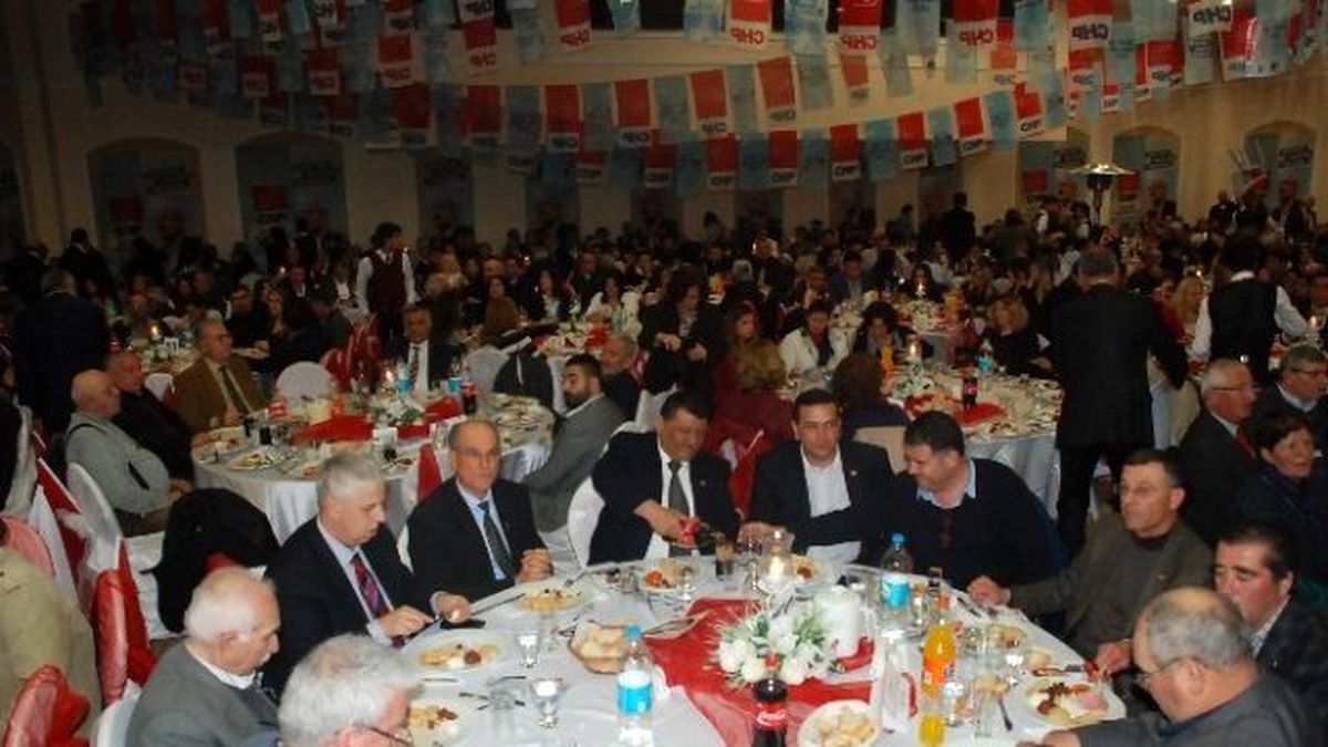 Didim CHP\'de Partililer Yemekte Biraraya Geldi