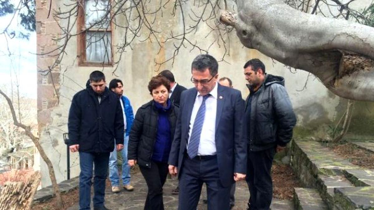 Edremit Belediye Başkanı Kamil Saka, Antandros Derneği\'ni Ziyaret Etti