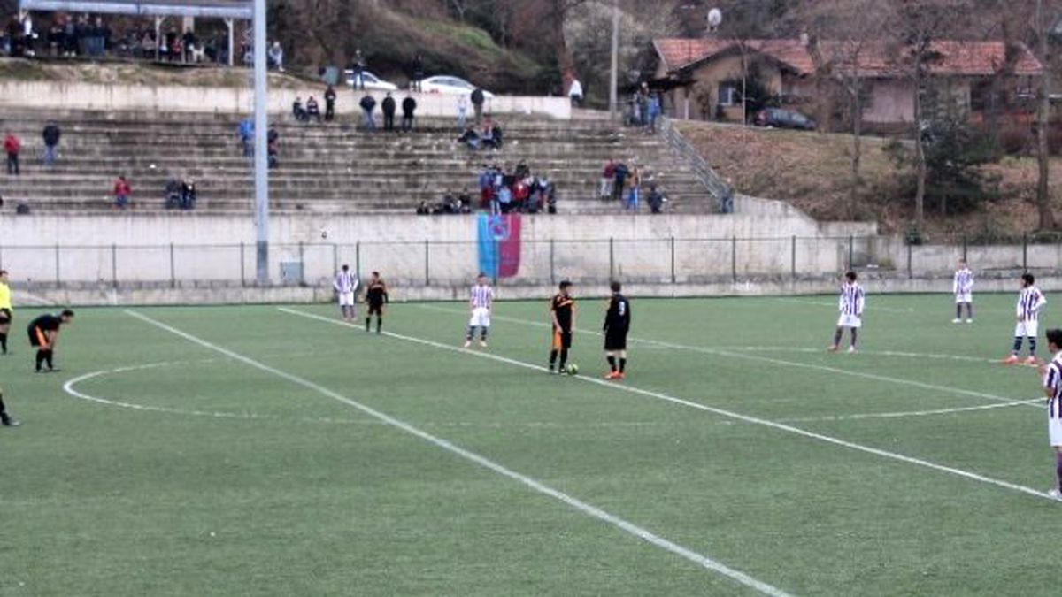 Futbolculardan Sahada İlginç Protesto