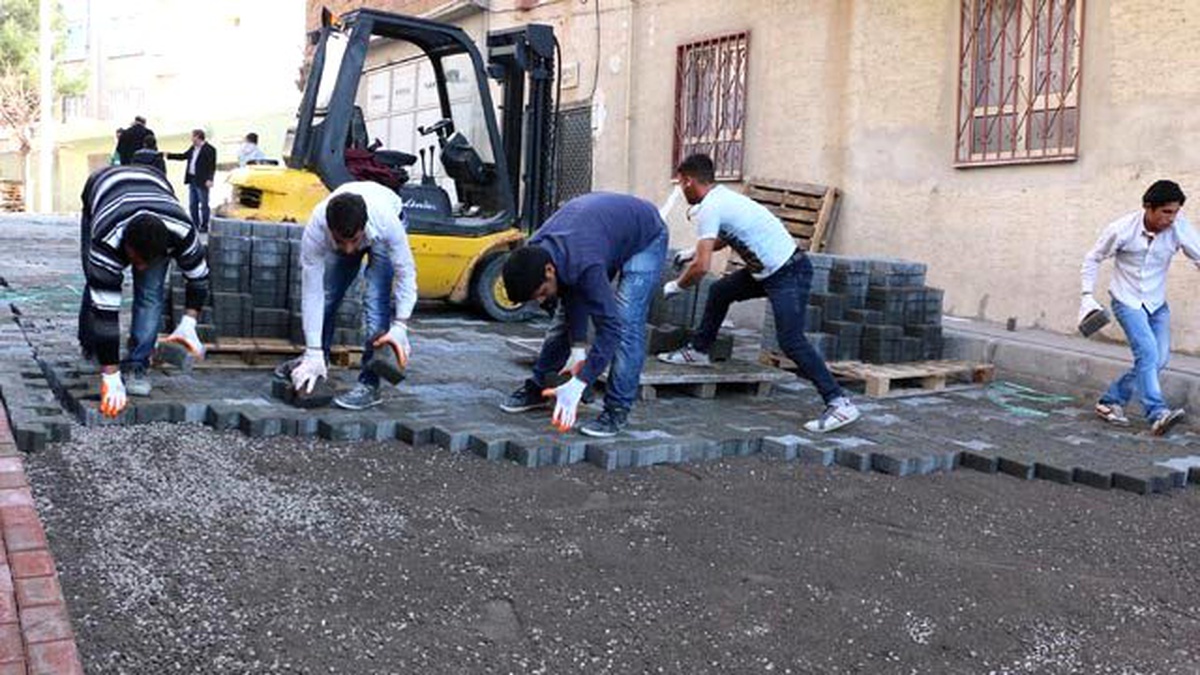 Haliliye\'de Parke Taşı Döşeme Çalışmalarına Hız Verildi