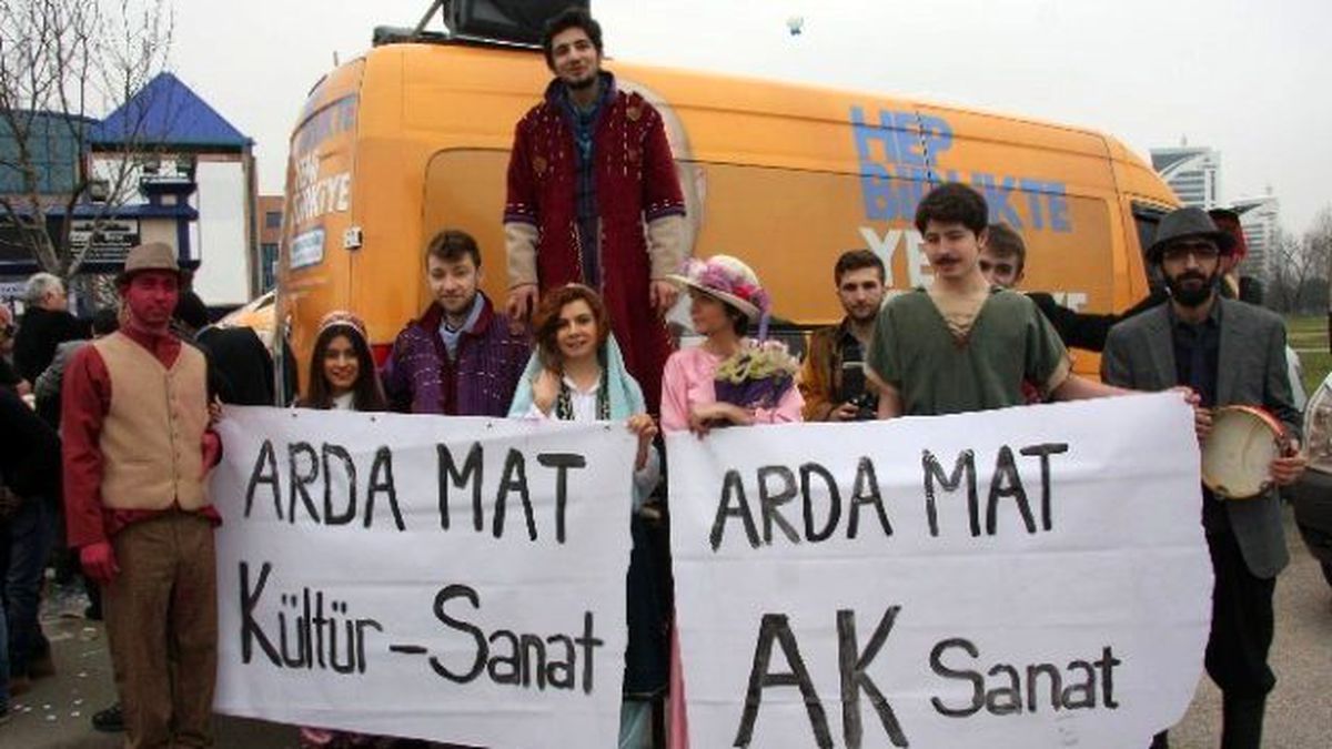 Milletvekili Aday Adayına Öğrencilerinden Tiyatrolu Destek