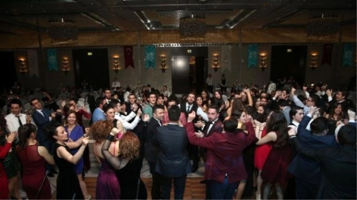 Nilüfer Halk Dansları Topluluğu 15. Yaşını Kutladı