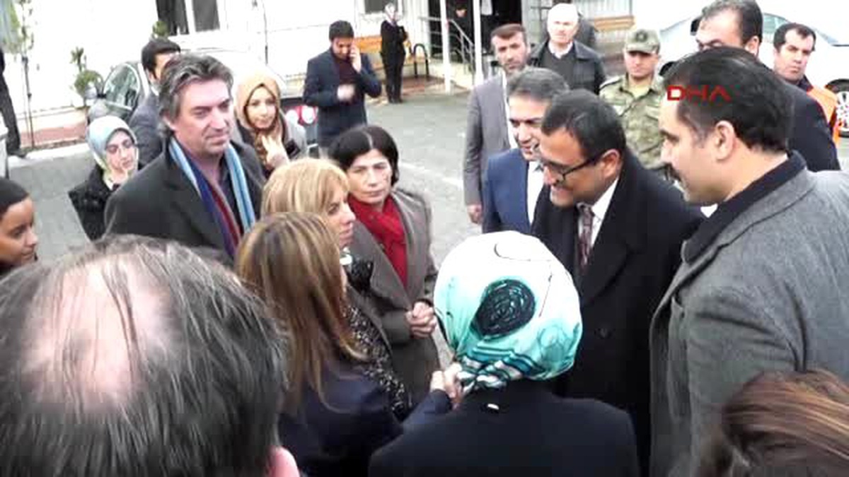 Belçika Milletvekilleri, Nizip\'te Suriyelilerle Dostluk Maçı Yaptı