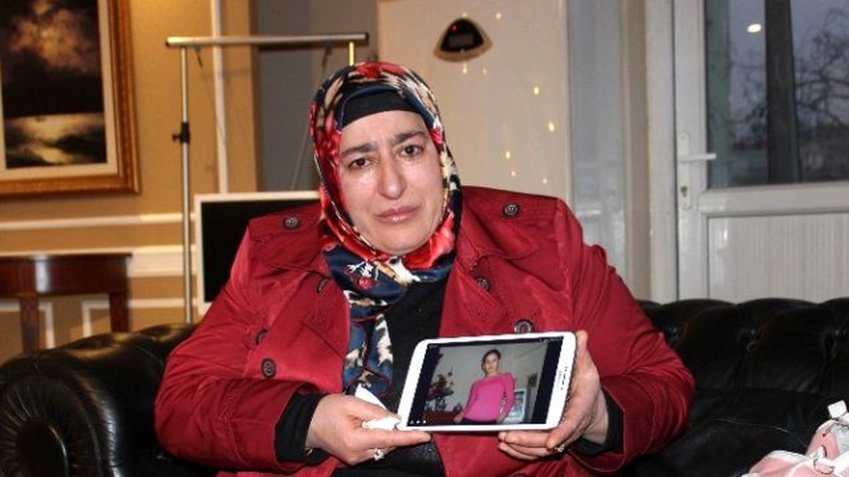 Gözü Yaşlı Anne Dört Yıldır Kayıp Kızını Arıyor
