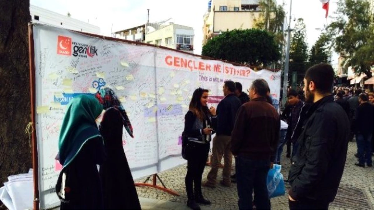 Saadet Partisi Antalya Kadın Gençlik Kolları\'ndan \'Gençler Ne İstiyor?\' Duvar Çalışması