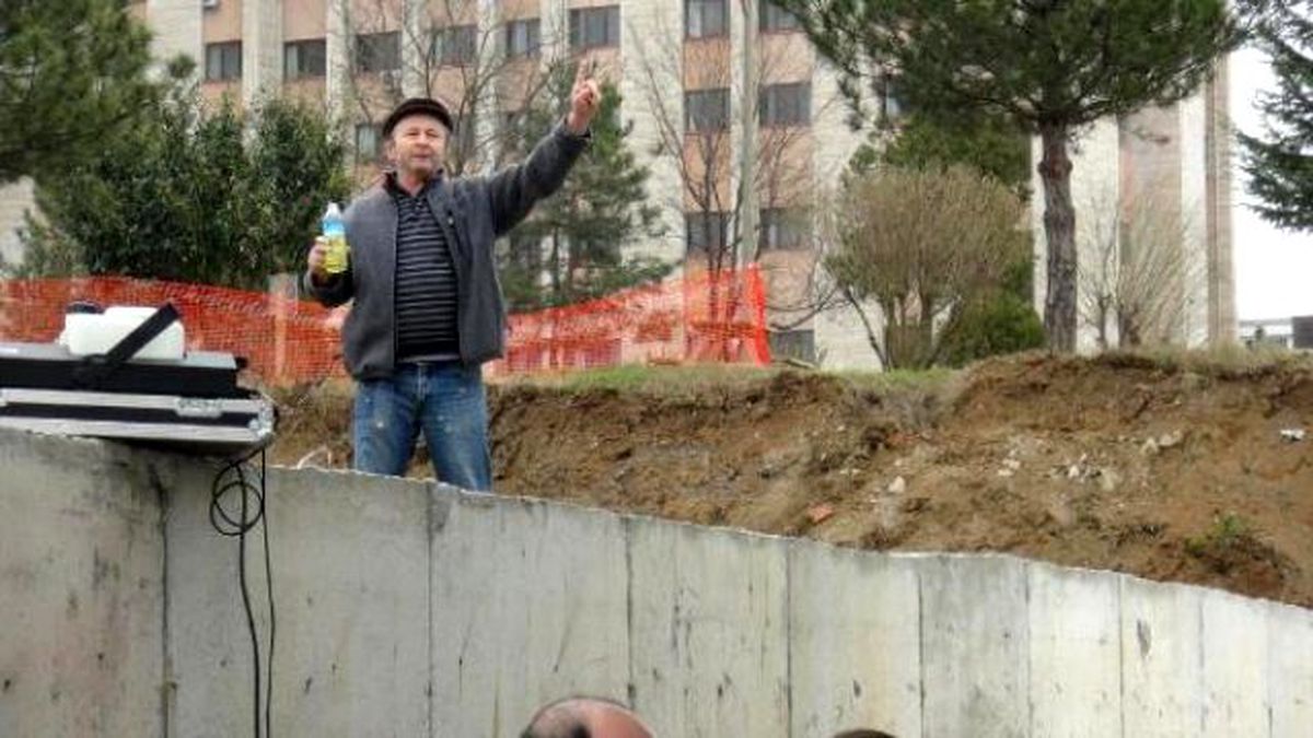 Sağlık Bakanı Müezzinoğlu\'nun Önünde Kendini Yakmak İstedi