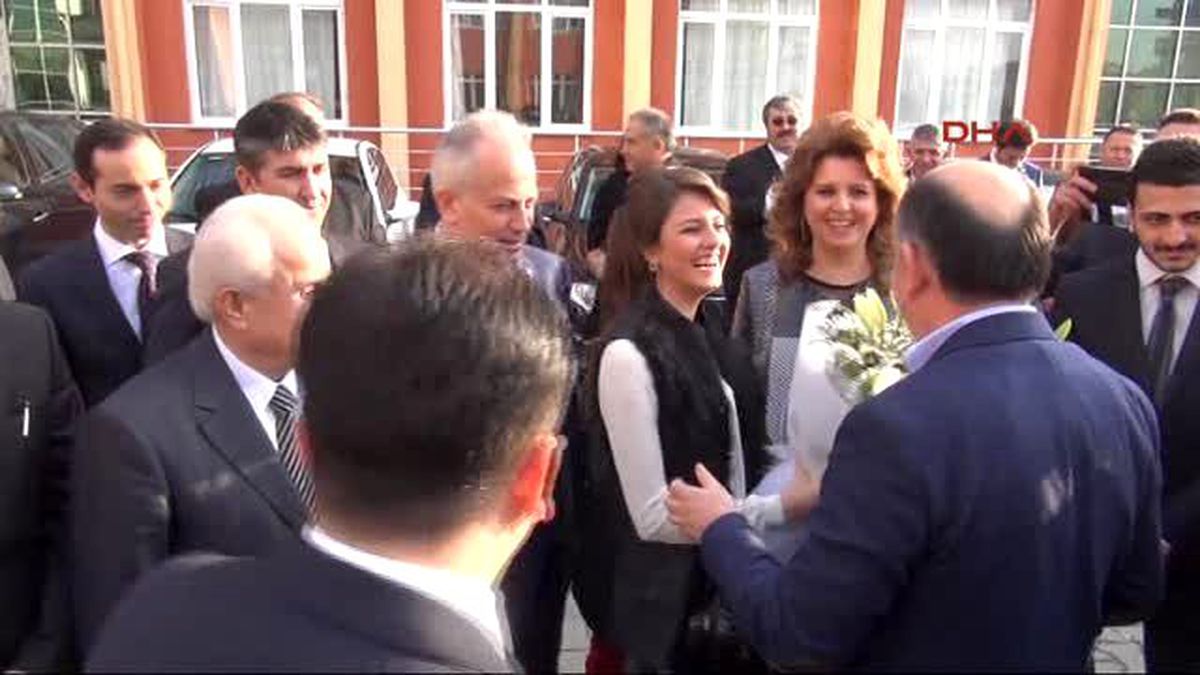Uzunköprü?de Ödül Törenine Katıldı