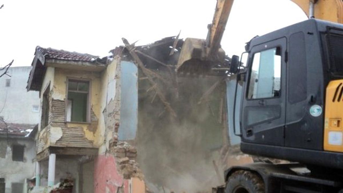 Yıldırım\'da Metruk Binalar Yıkılıyor
