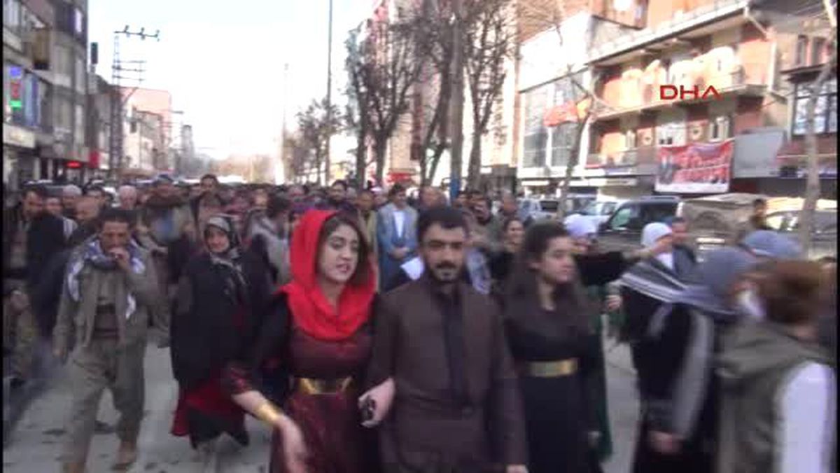 Yüksekova\'da İç Güvenlik Paketini Protesto Yürüyüşü