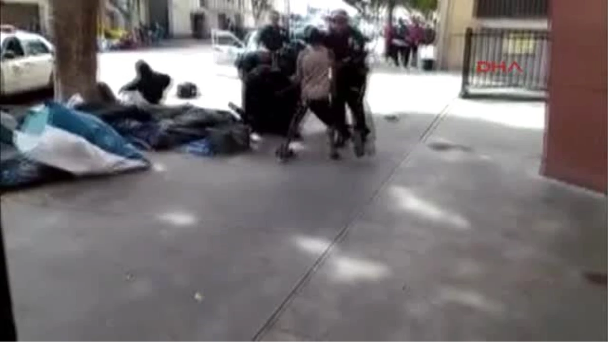 ABD Polisinin Sokak Ortasında Bir Evsizi Vurduğu Anlar Kamerada