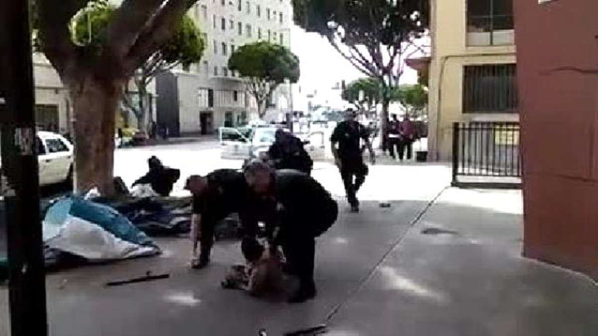 ABD Polisi Sokak Ortasında Tartıştığı Bir Evsizi Öldürdü