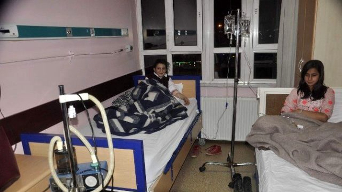 Afyonkarahisar\'da 13 Çocuk Yedikleri Yemekten Zehirlendi