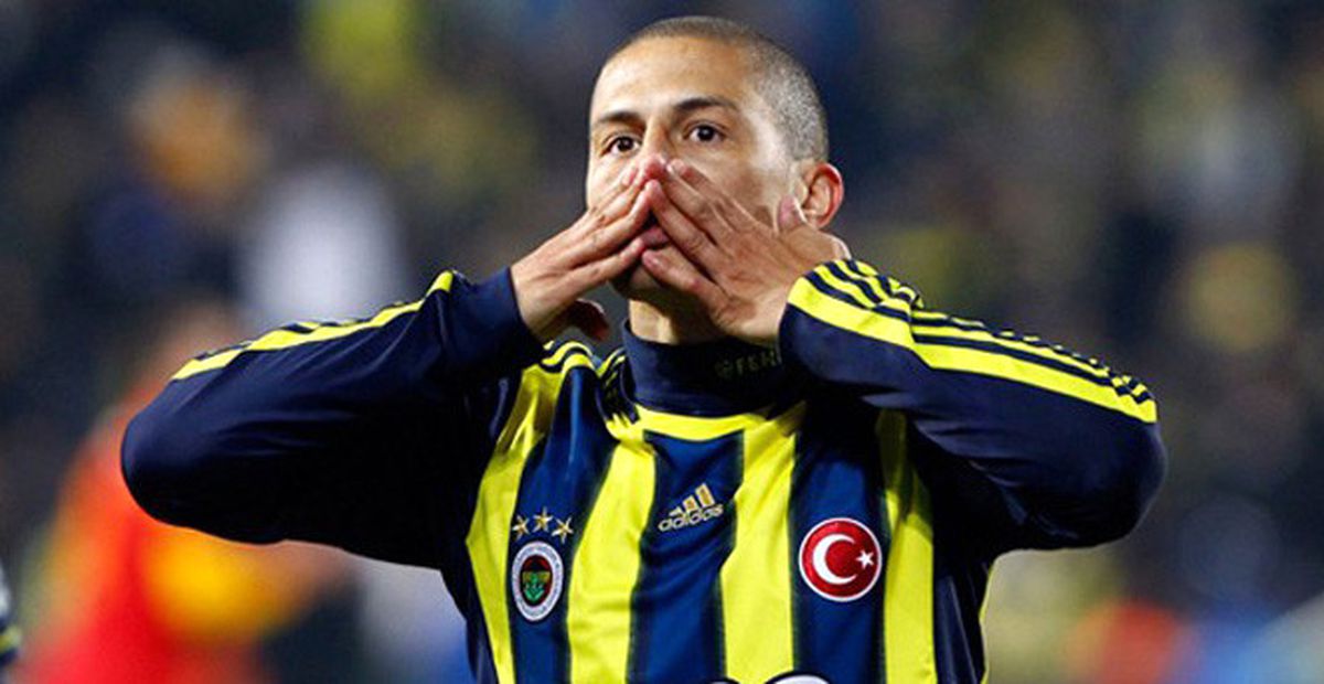 Alex\'ten Duygulandıran Derbi Mesajı