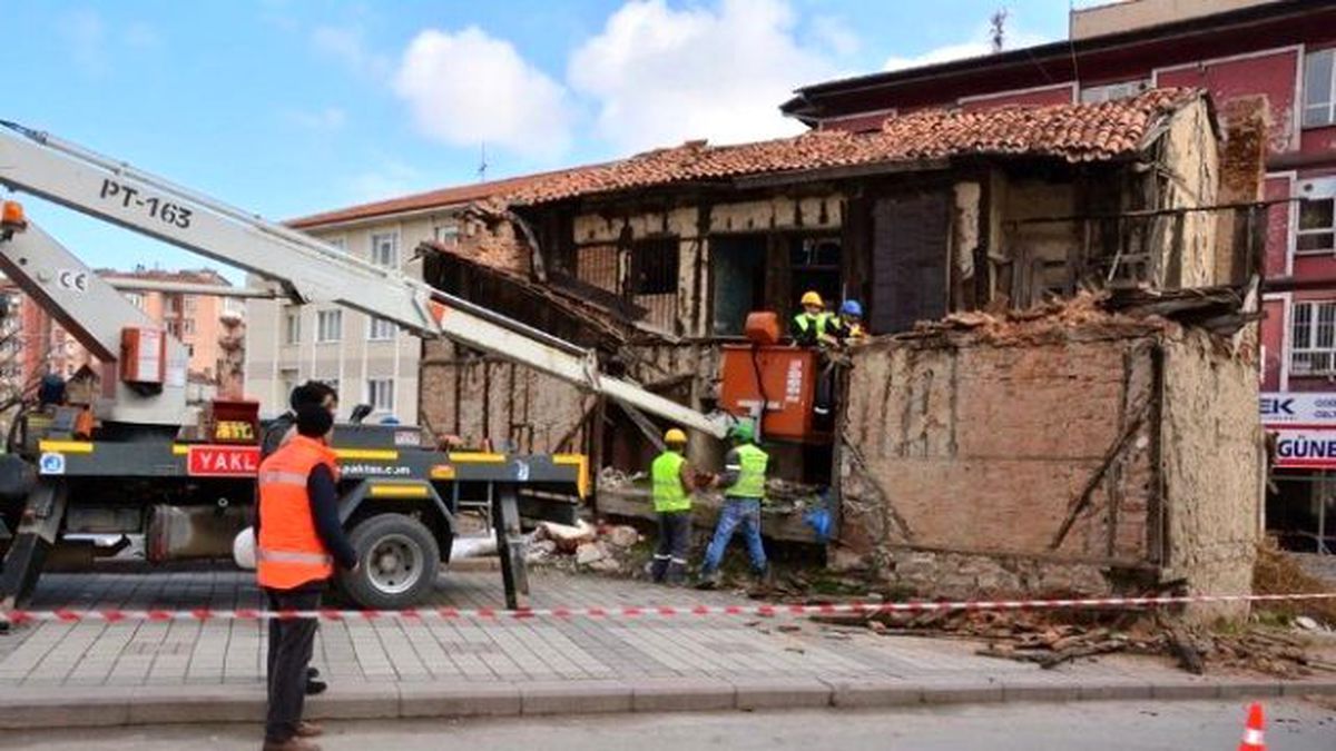 Başkan Kamil Saraçoğlu: Şehirdeki \'Metruk Binalar Problemi\' Çözüme Kavuşuyor