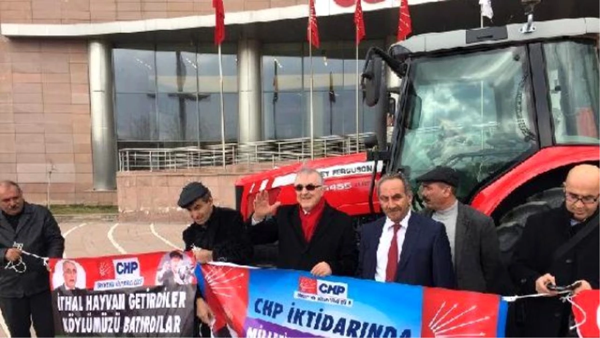 CHP\'li Öğüt, Aday Adaylık Başvurusuna Traktörle Gitti