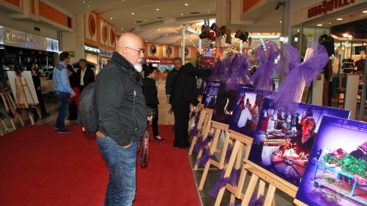 Deepo\'da Kadınlar Günü İçin Kadın Fotoğraf Sergisi