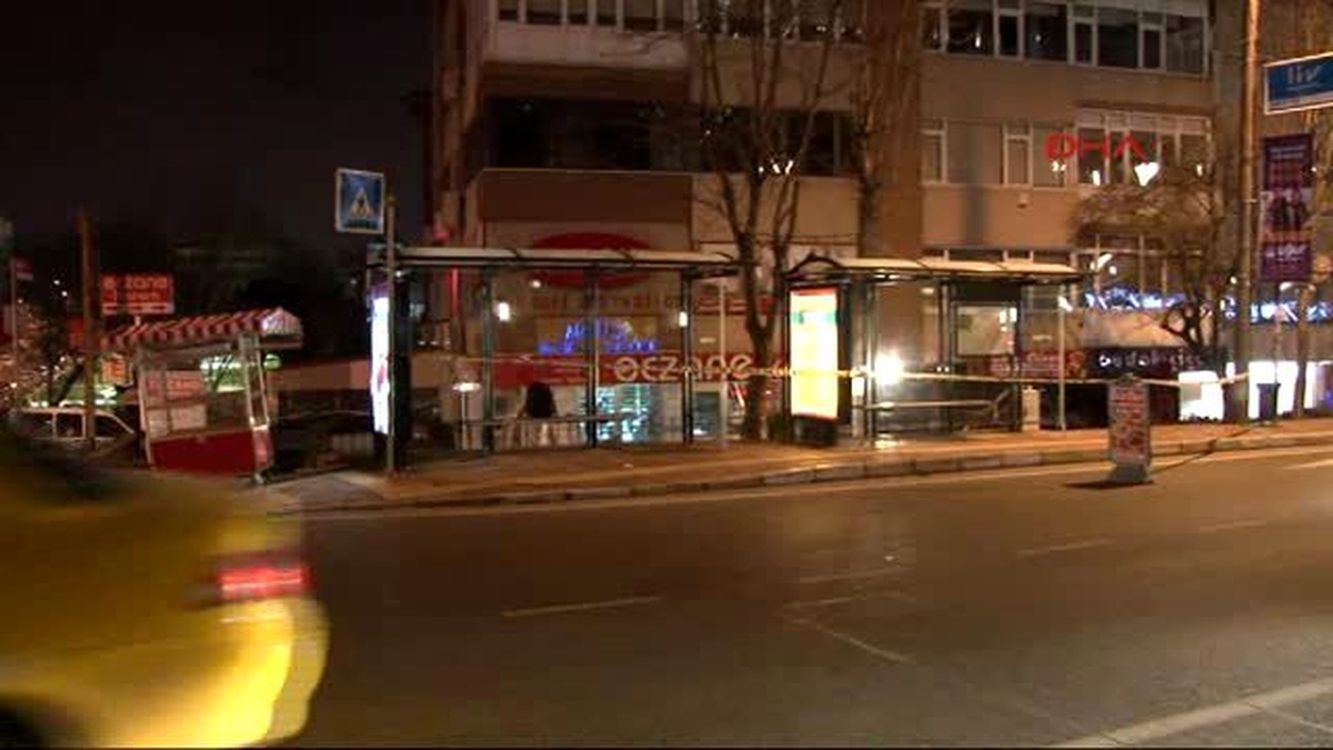Beşiktaş\'ta Durakta Unutulan Çanta Polisi Alarma Geçirdi