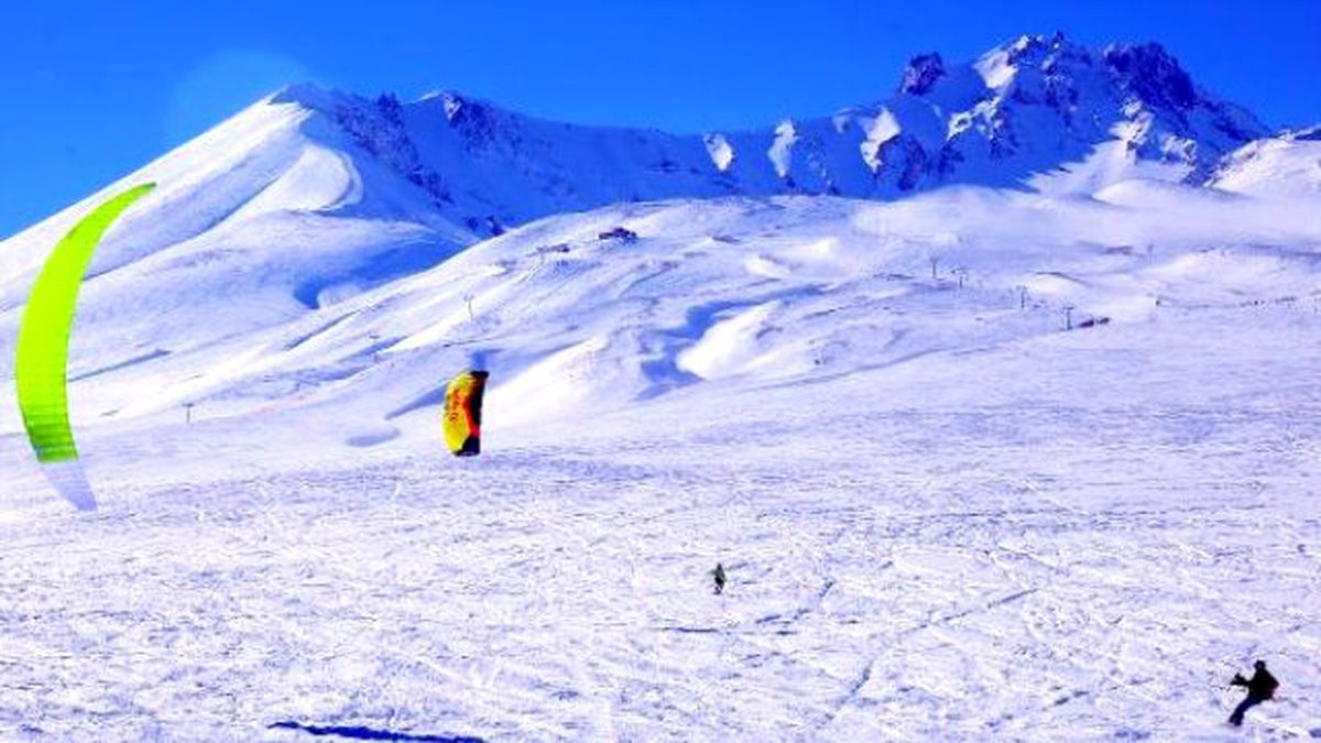Erciyes\'te Kar Uçurtması