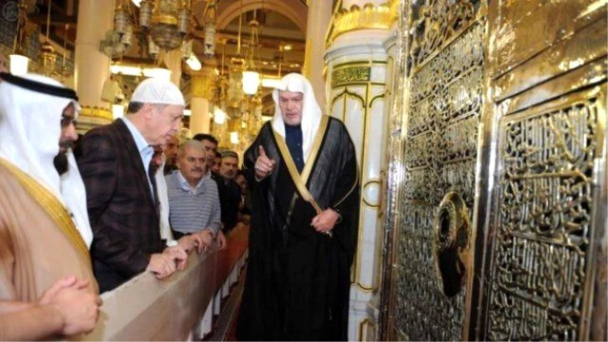 Erdoğan, Hz. Muhammed\'in Kabri Başında