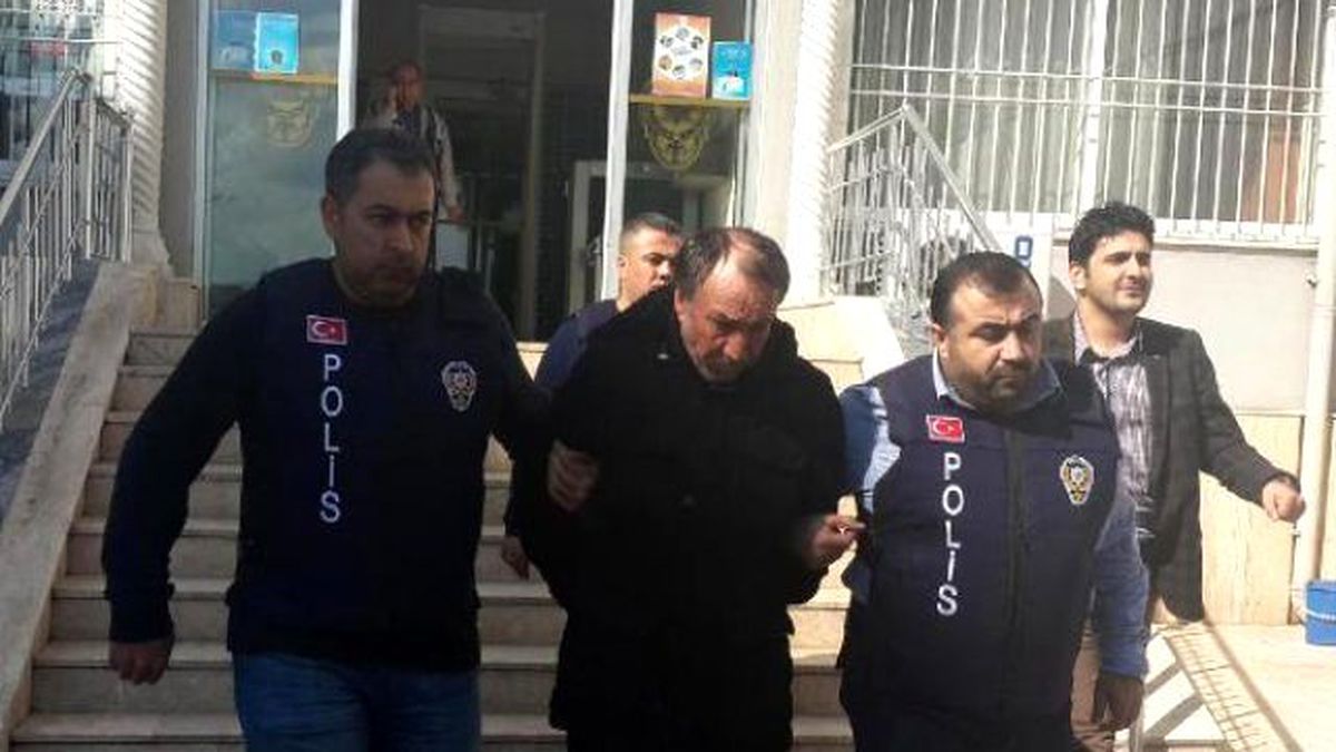 Eşine Kızdı, Bahçedeki Tavşanı Tabancayla Vurup, 4 Çocuğunu Rehin Aldı