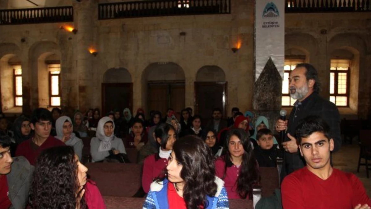 Eyyübiye Belediyesi Gençleri Şair-Yazar Recep Garip\'le Buluşturdu
