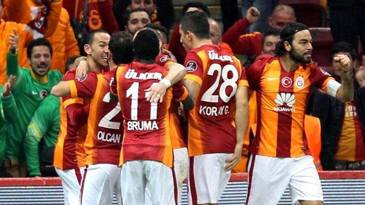 Galatasaray\'da Derbi Öncesi Dev Toplanma