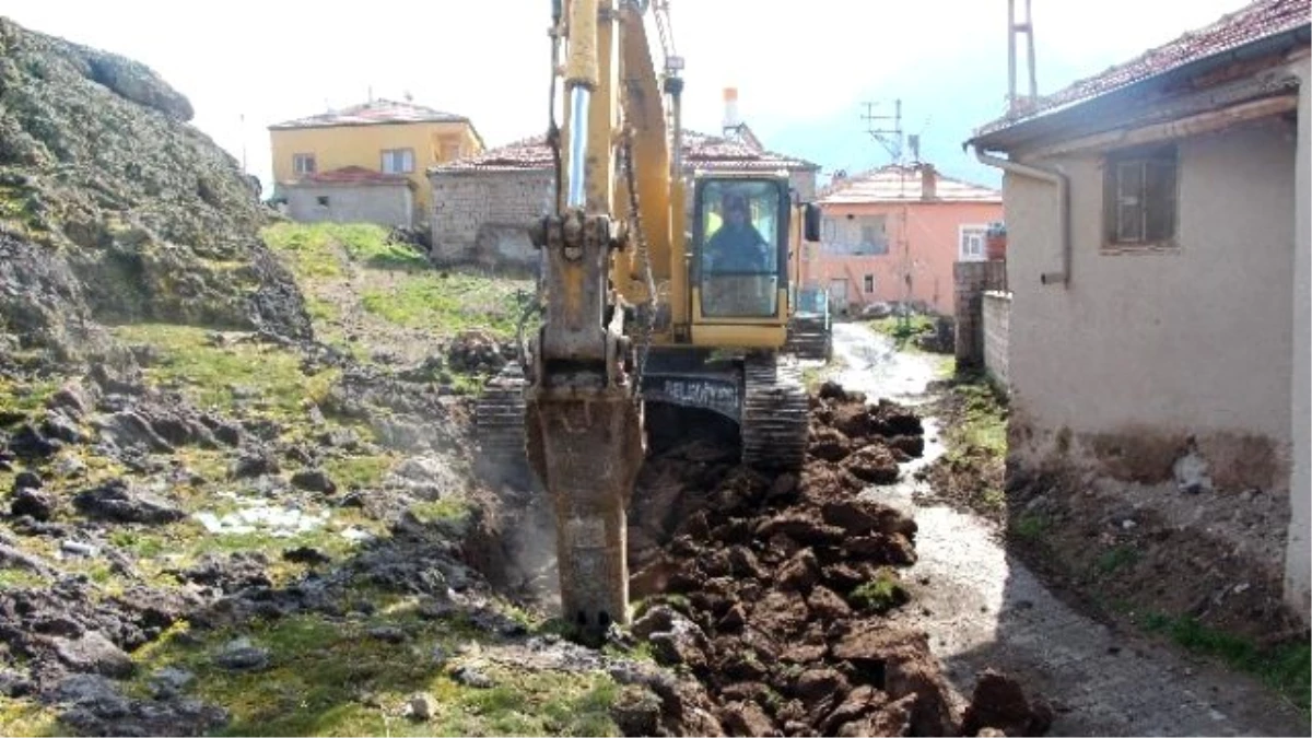 Gazi Mahallesinde Yol Genişletme Çalışması