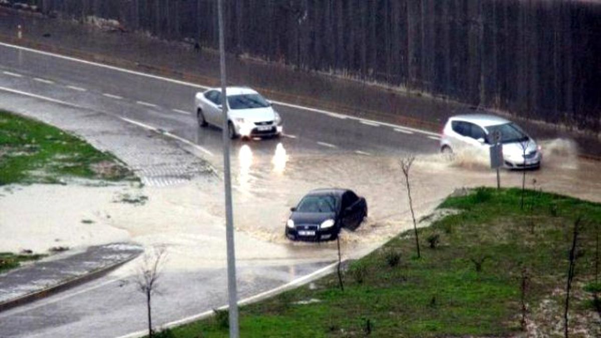 Hatay\'da Sağanak Yağmur Hayatı Olumsuz Etkiledi