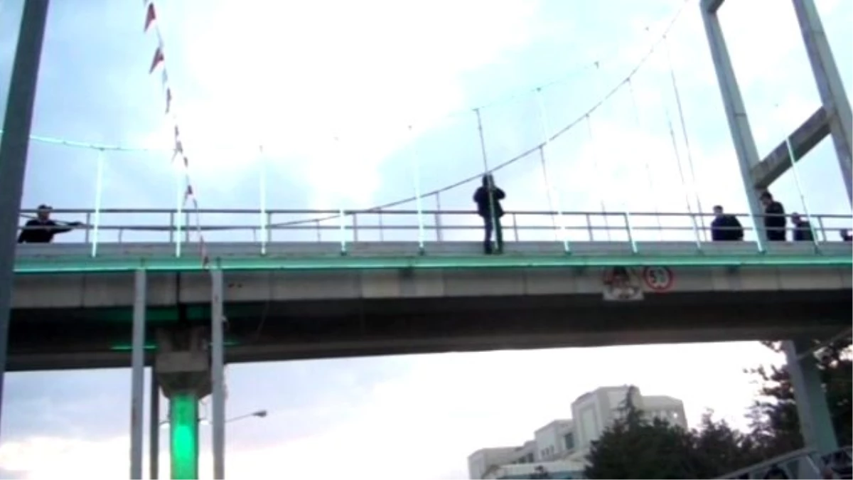 İntihar Etmek İsteyen Genci, Polisin Çevikliği Kurtardı