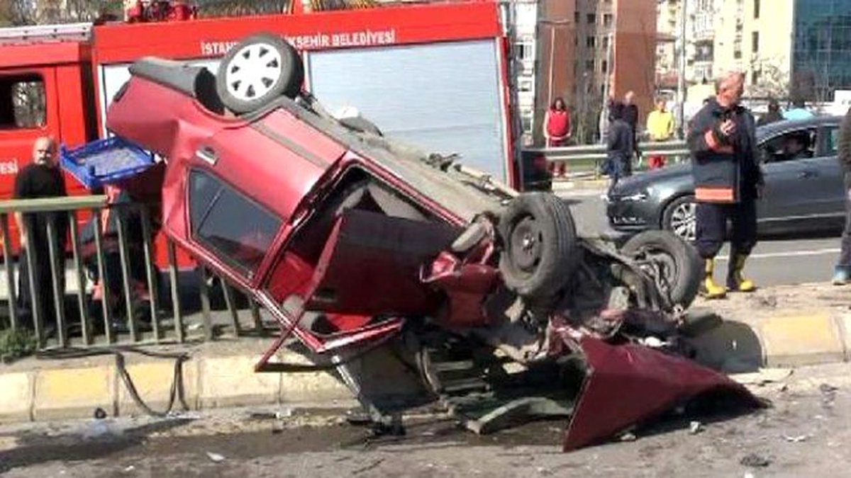 Kadıköy\'de Kaza Yapan Sürücü 16 Yaşında Çıktı
