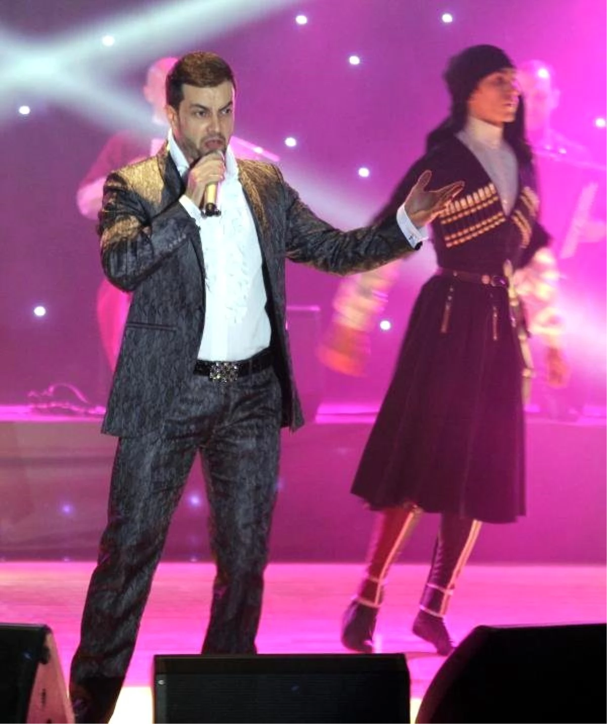 Kafkas Şarkıcı Nahush Kerim Kayseri\'de Konser Verdi