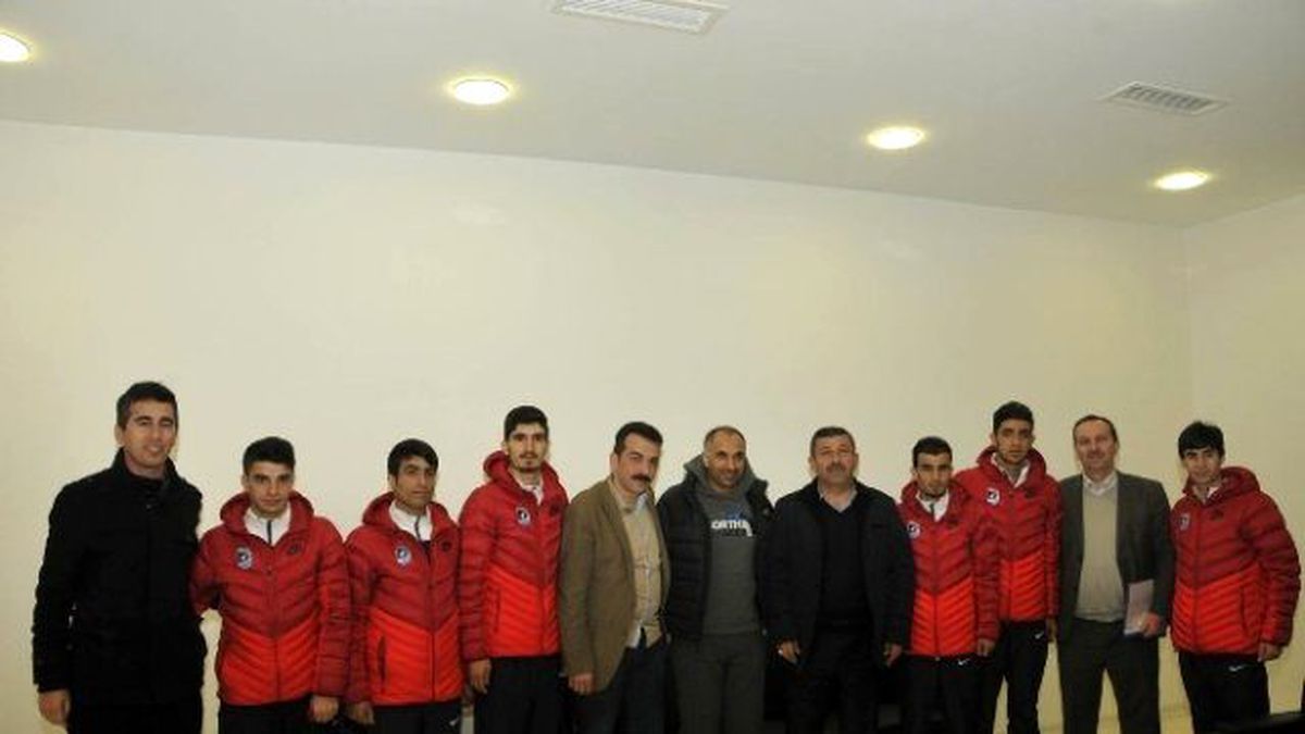 Karabacak Şampiyonları Ödüllendirdi
