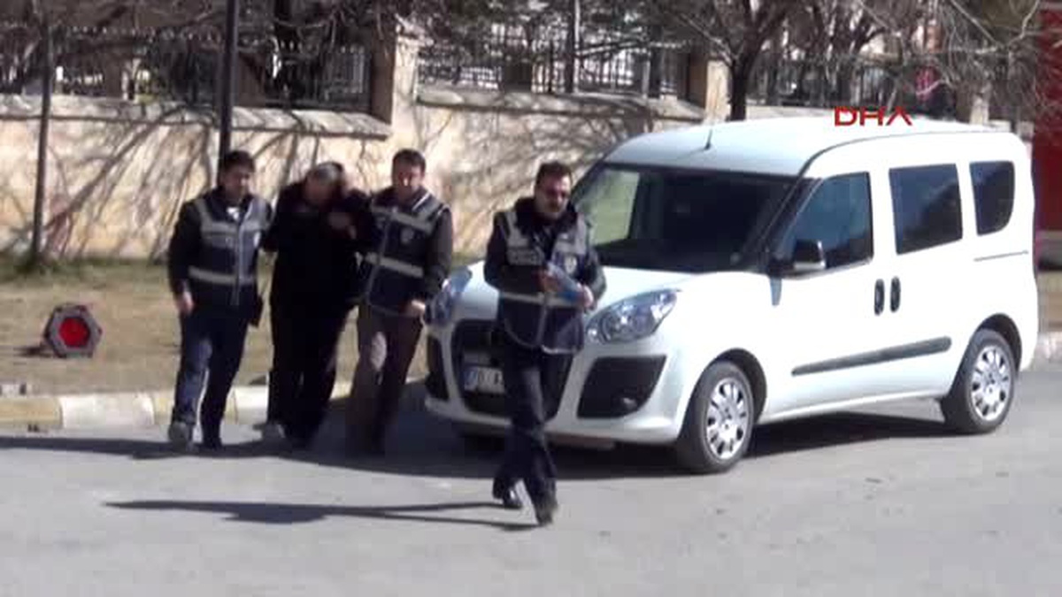 Karaman \'Anne ve Babanızın Hacı Arkadaşıyım\' Diyerek Dolandırdı