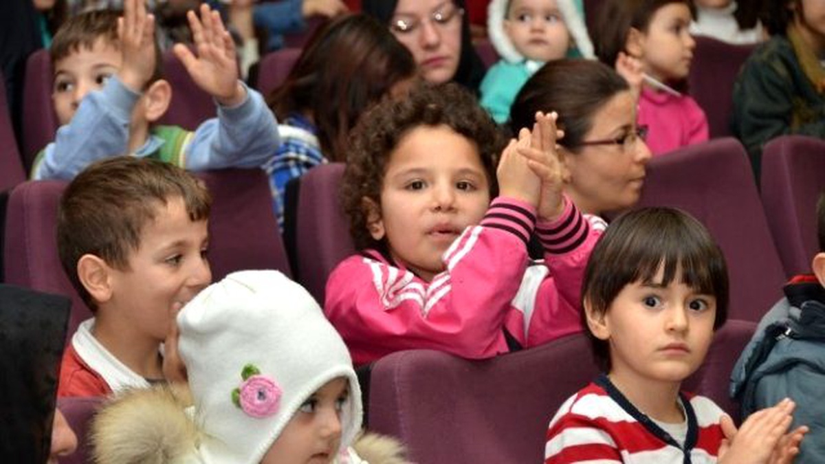 Kartepe\'nin Minikleri Tiyatro ile Buluştu