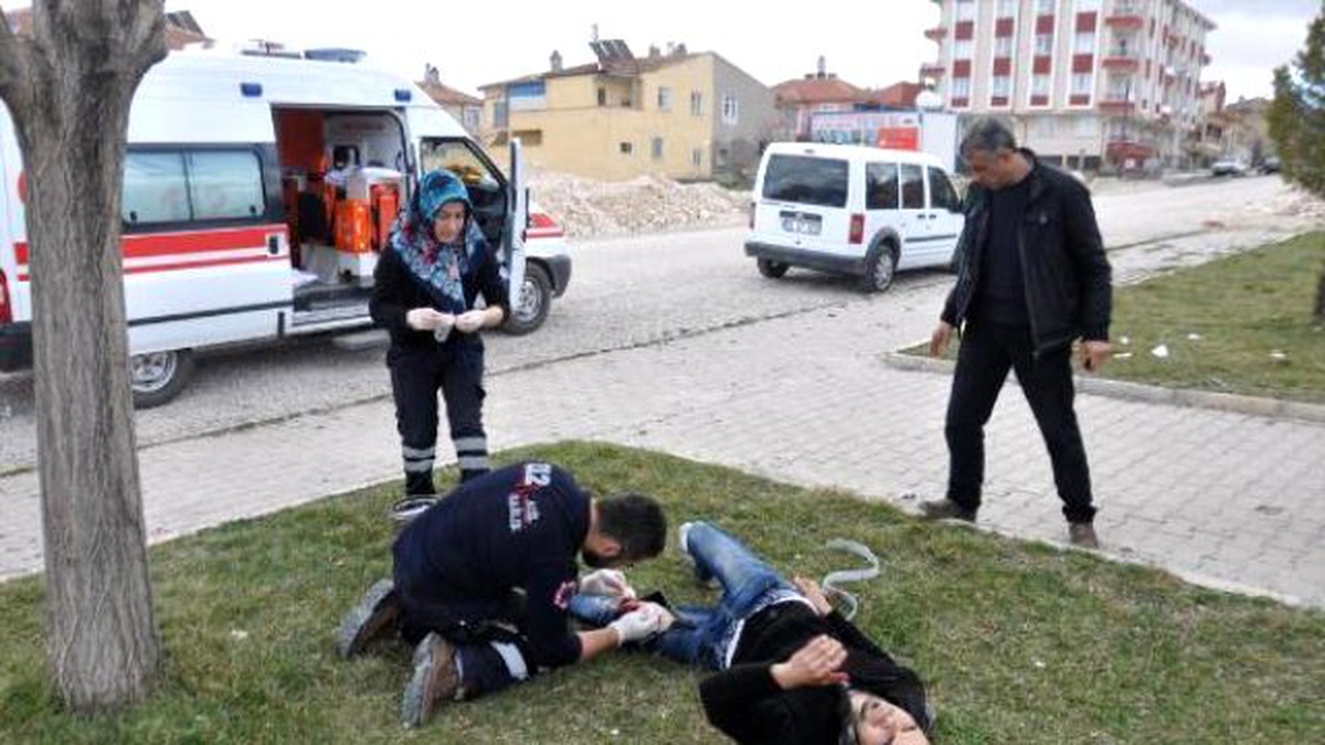 Kavga Ettiği Arkadaşı Tarafından Parkta Bıçaklandı