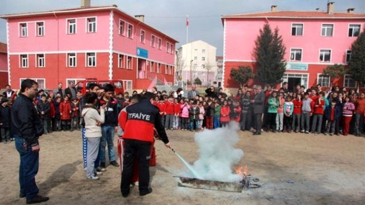 Kırklareli\'nde Okullarda Yangın Tatbikatı Yapılıyor