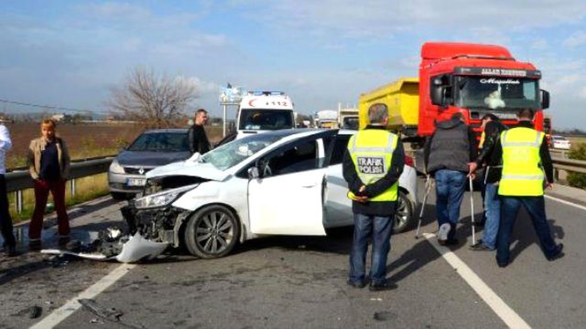 Koltuk Değnekli Alkollü Sürücü Önündeki Kamyone Çarptı