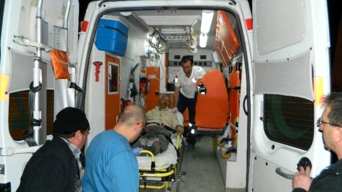 Lastiği Patlayan Otomobil Römorka Çarptı: 1 Ölü, 1 Yaralı